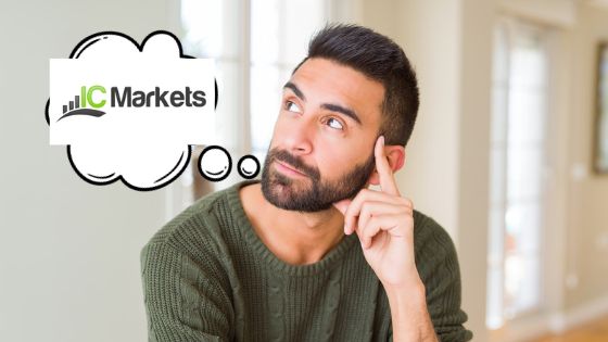 Hombre pensando en IC Markets